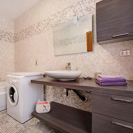 Glicine Villa *
